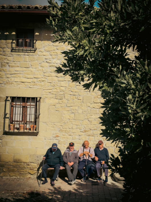 9. SEPTIEMBRE. A las 12 en el banco de siempre. Amaia San Martín Charler. PRIMER PREMIO